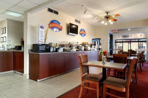 Motel Baymont By Wyndham Macon I-75