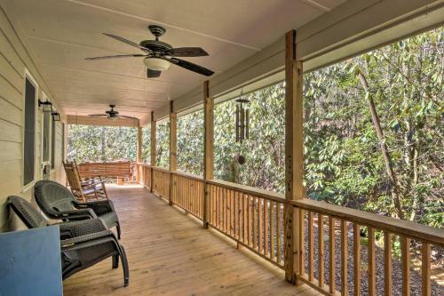 Secluded Lavinder Laurel Leaf Cottage Near Creek