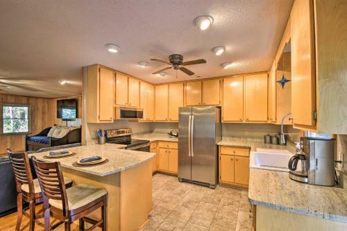 Secluded Lavinder Laurel Leaf Cottage Near Creek