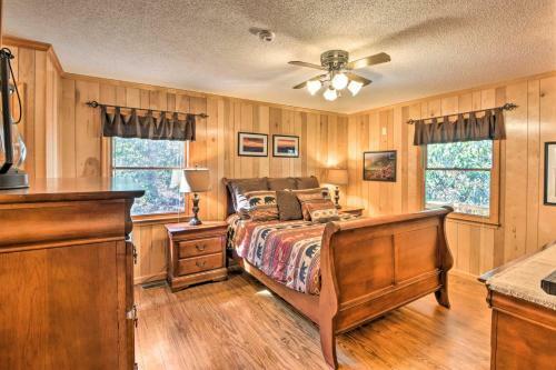 Secluded Lavinder Laurel Leaf Cottage Near Creek