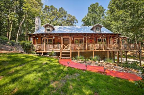 Peaceful Log Cabin On 3 Acres - Near Atlanta!