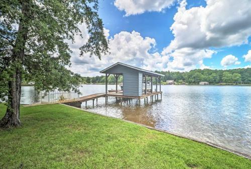 Waterfront Lake Sinclair Home With Boat Dock!
