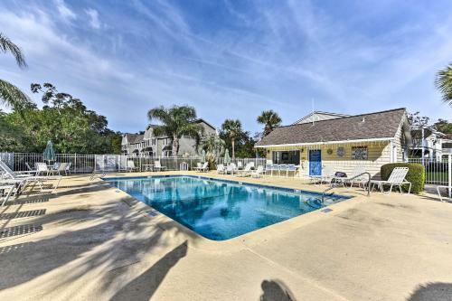 Apartamento St Simons Condo With Amenities, Drive To Beach