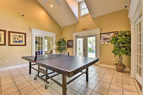 Apartamento Amenity-rich St Simons Condo 1 Mi To Beaches!