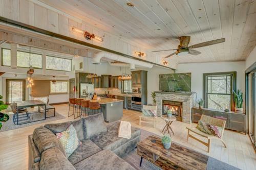 Falcons Nest By Escape To Blue Ridge