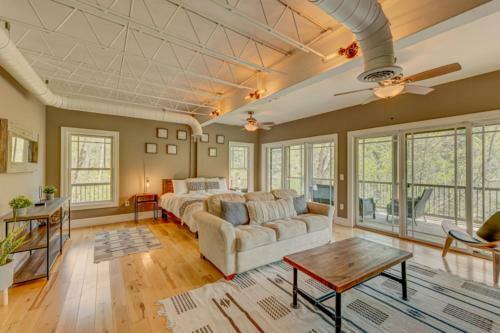 Falcons Nest By Escape To Blue Ridge