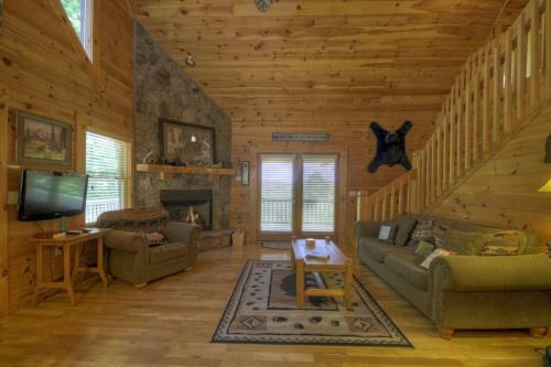 Bear Ridge Hideaway- Secluded Mtn View