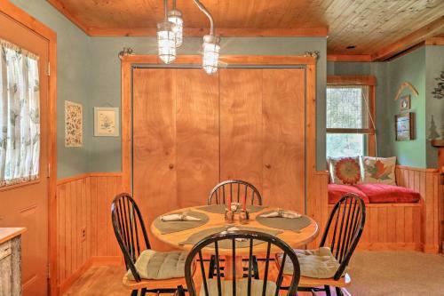 Cozy Pine Mountain Cabin With Screened Porch And Yard!