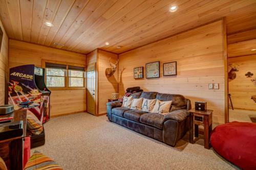 Knotty Nest By Escape To Blue Ridge