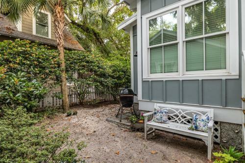 1052 Village Oals Lane