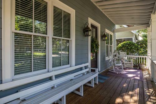 1052 Village Oals Lane