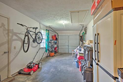Updated Savannah Home With Yard - Near River Street!