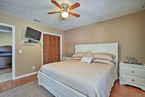 Updated Savannah Home With Yard - Near River Street!