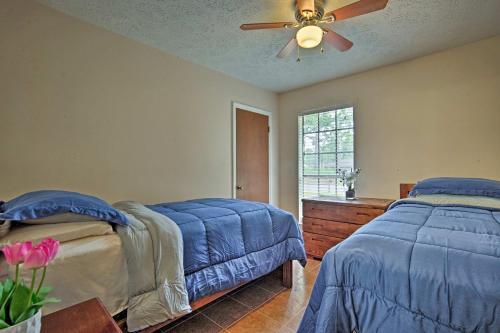 Updated Savannah Home With Yard - Near River Street!