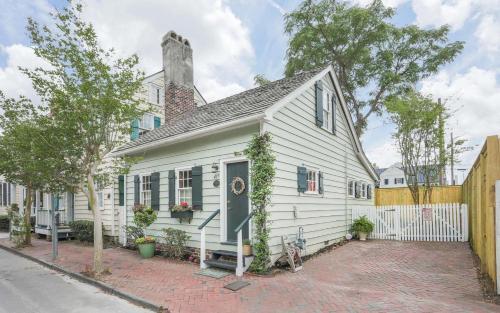 Freeman's Cottage By Lucky Savannah