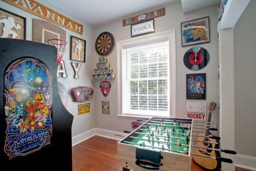Newly Renovated 4 Bed 3 Bath And 2 Parking Spots