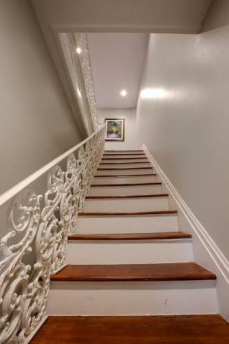 Newly Renovated 4 Bed 3 Bath And 2 Parking Spots