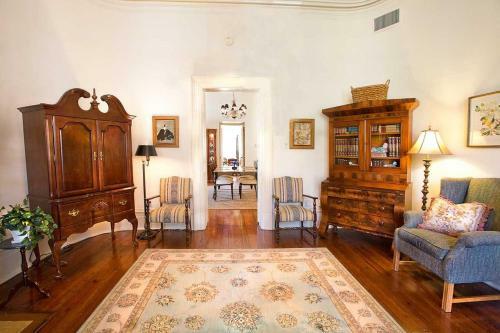 Wilkes Pied-a-terre By Lucky Savannah