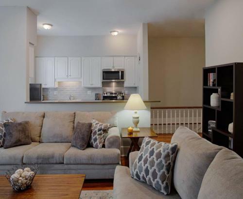 4 Bedroom Large Renovated Townhouse