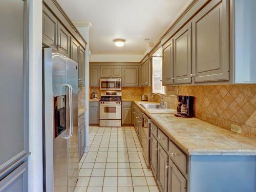Heated Pool Access Flex Cancelation 3-unit Rental Perfectly In Historic District