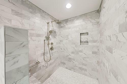 Apartamento New Listing! Beachside Villa With Bay Views & Pool Condo