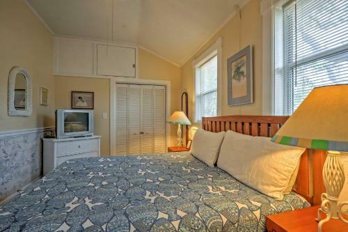Tybee Island Blue Cottage With Patio, Walk To Beach