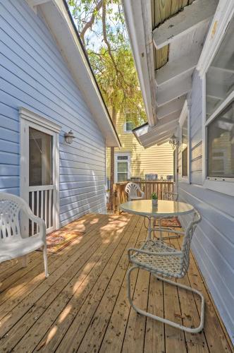 Tybee Island Blue Cottage With Patio, Walk To Beach