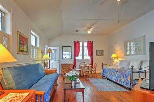 Tybee Island Blue Cottage With Patio, Walk To Beach