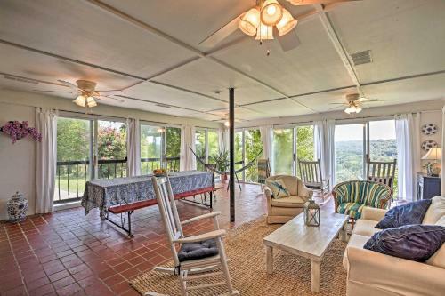 Charming Summerville Home With Yard And Sunroom!