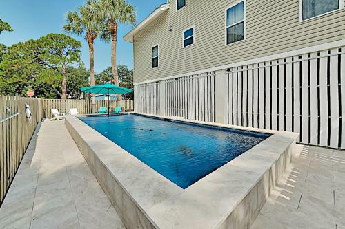 Three Buoys - Private Pool, Walk To Beach! Home