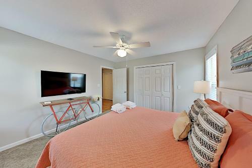 Three Buoys - Private Pool, Walk To Beach! Home