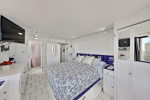 Hawaiian Monarch - Ocean-view Corner Unit With Pool Hotel Room