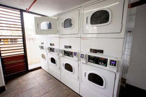 Apartamento Hawaiian Monarch - Canal-view Studio - Pool & Gym Condo