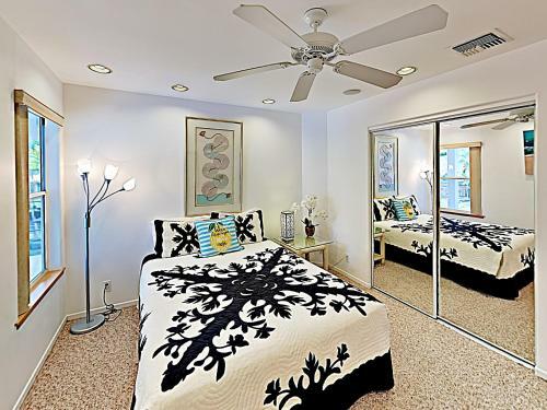 New Listing! ?kona Sunset Hale? W/ Ocean Views Home
