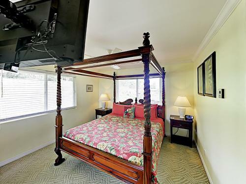 New Listing! 2-acre Retreat With Pool, Ocean Views Home