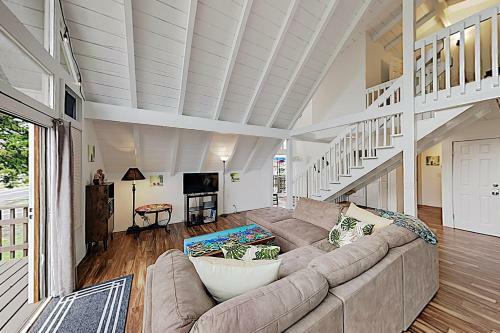 New Listing! Remodeled A-frame With Deck & Balcony Home