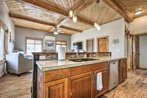 Apartamento Modern Main Street Apt With Easy Outdoor Access!