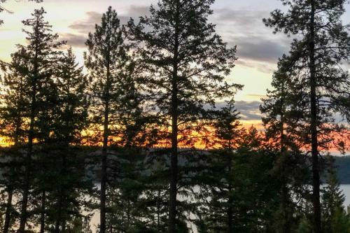 Lake-view Apartment With Patio And Gym Access!