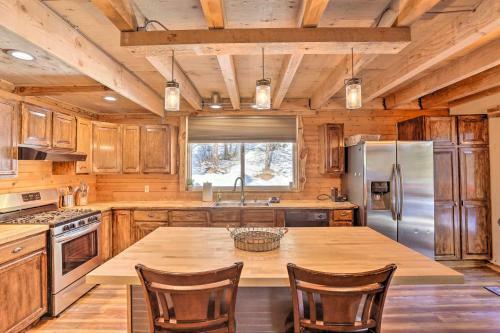 Peaceful Garden Valley Cabin With Private Deck!