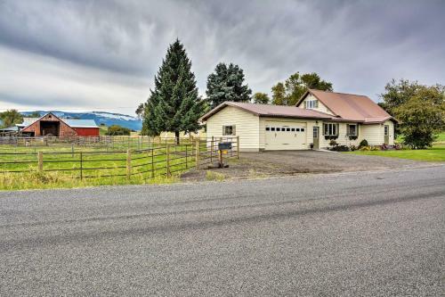Farmhouse In Country Setting 5 Mi To Gravity Hill!