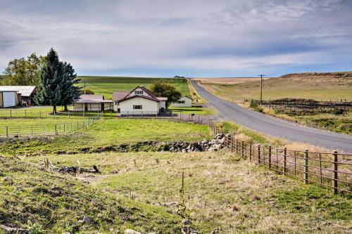 Farmhouse In Country Setting 5 Mi To Gravity Hill!
