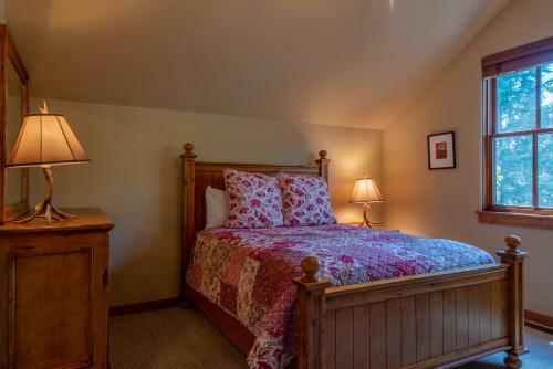 Upscale 3 Bedroom Timbers Condo, Walk To Town