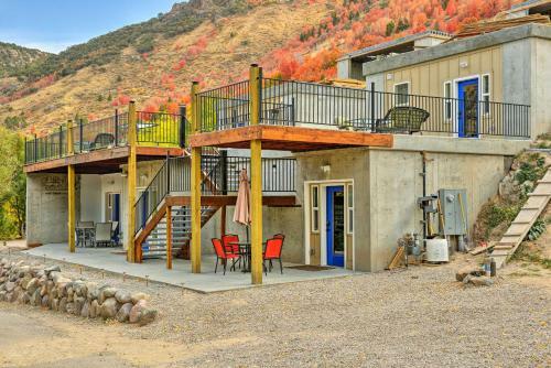 Apartamento Central Lava Hot Springs Studio With Deck And Views!