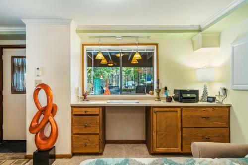 Cozy One Bedroom With Privacy - Community Beach Access