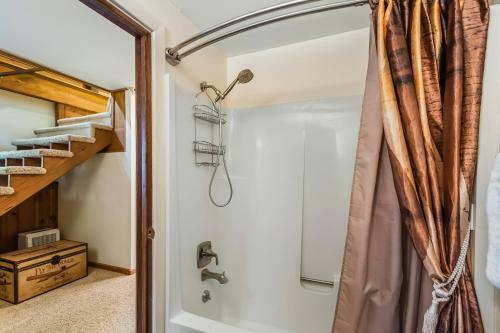 Cozy One Bedroom With Privacy - Community Beach Access