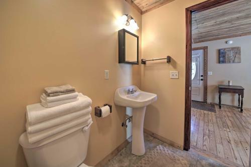 Carbondale Cottage With Fire Pit - 3 Mi To Siu!