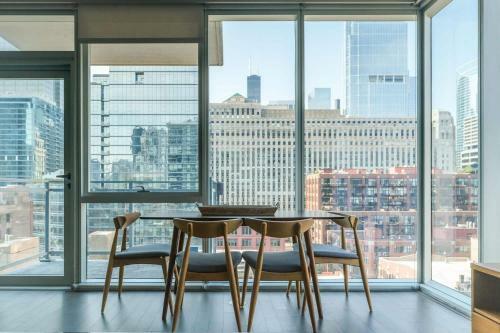 2br Modern Luxury Apartment With Balcony, Rooftop Pool & Gym By Envitae