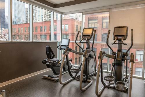 2br Modern Luxury Apartment With Balcony, Rooftop Pool & Gym By Envitae