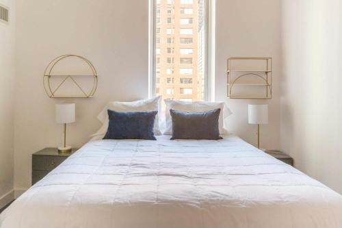 2br Modern Luxury Apartment With Balcony, Rooftop Pool & Gym By Envitae