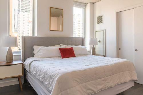 2br Modern Luxury Apartment With Balcony, Rooftop Pool & Gym By Envitae